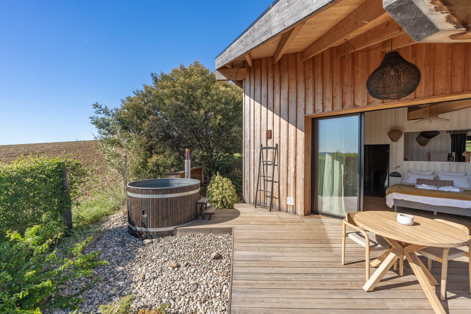 tiny-house-jaccuzzi